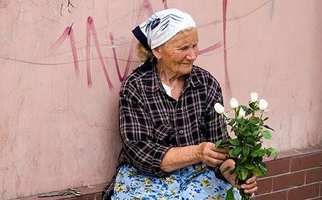 Uhapsili baku koja je prodavala cveće na ulici
