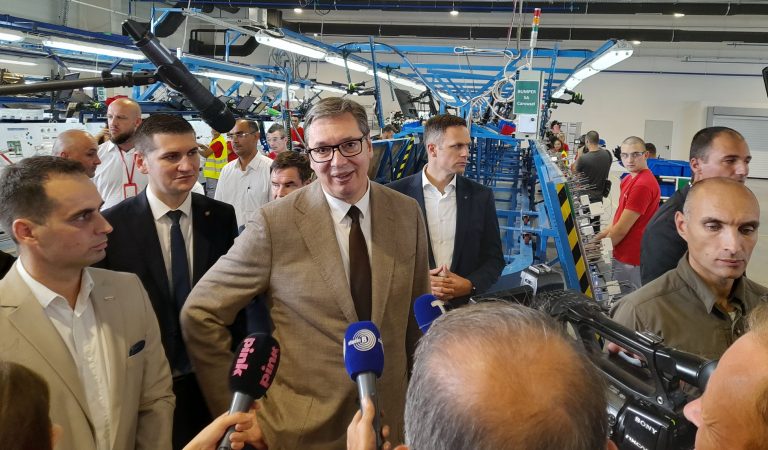Vučić: Ispunjeno obećanje, posao za preko 1.000 ljudi (VIDEO)
