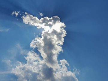 slika oblaka koji zaklanja sunce