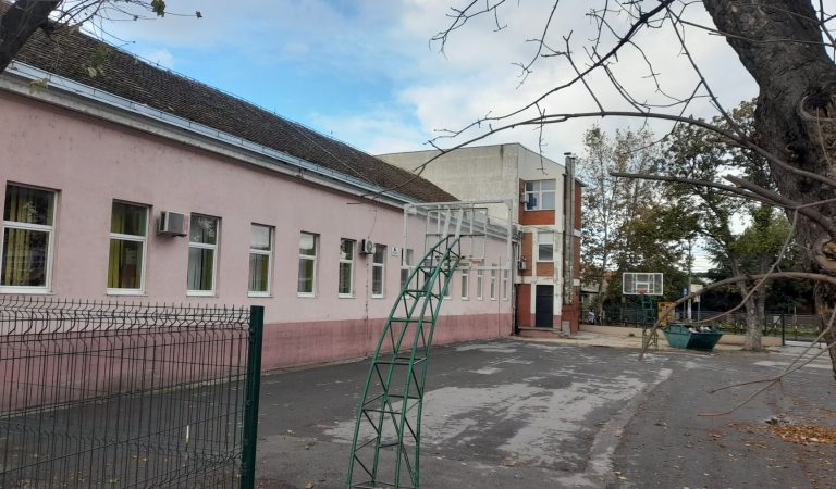 Škola u Požarevcu hoće da uredi dvorište